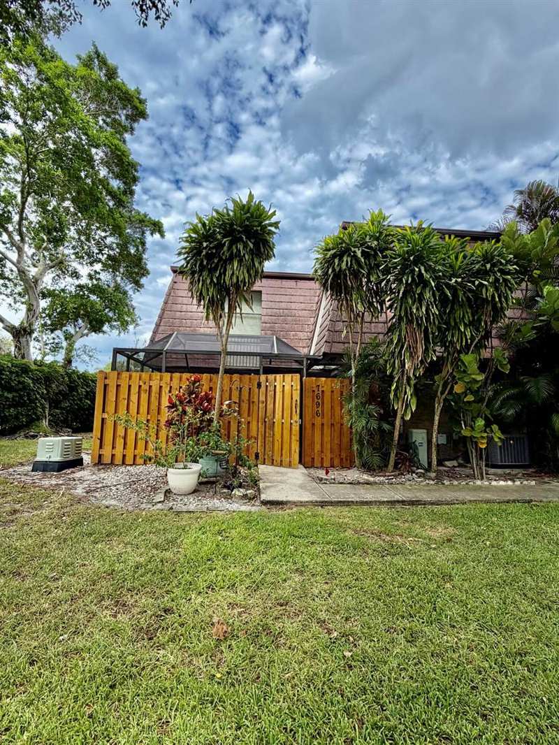7696 Courtyard Run Run W, Boca Raton FL 33433