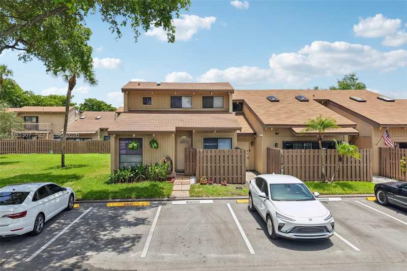2112 SW 81st Way, Davie FL 33324