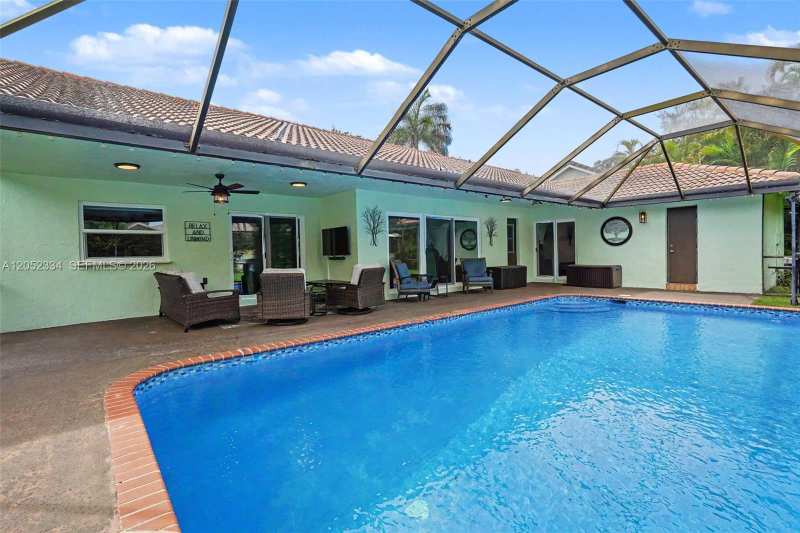 5085 NW 96th Way, Coral Springs FL 33076