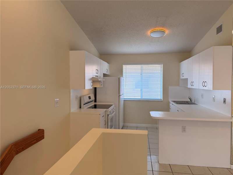 8019 Lake Dr # 202, Doral FL 33166