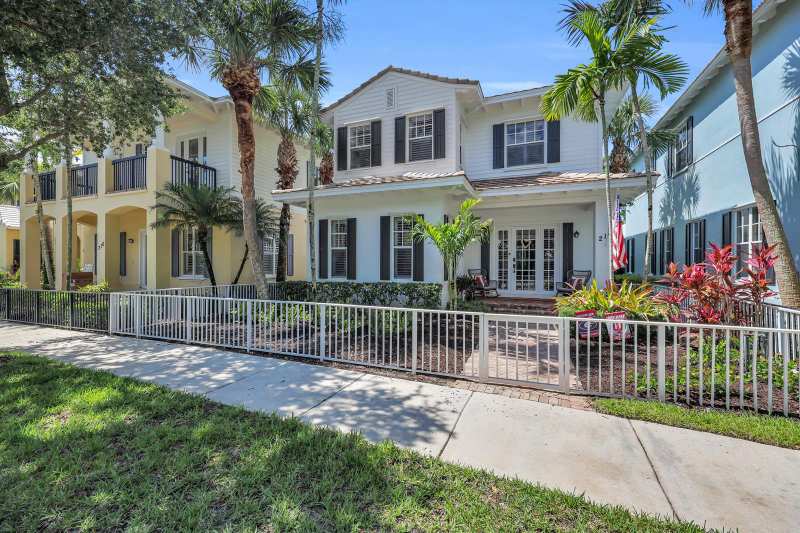 212 W Bay Cedar Circle, Jupiter FL 33458