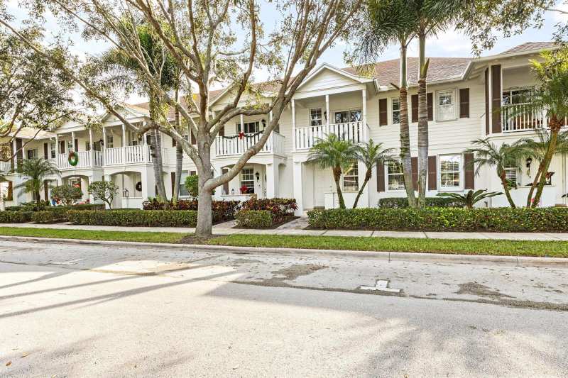 2889 E Community Drive, Jupiter FL 33458