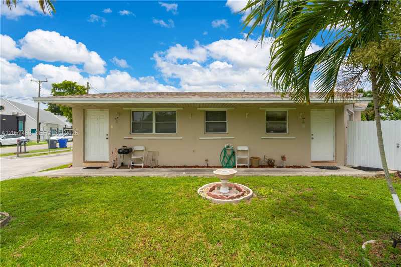 5829 Taylor St, Hollywood FL 33021