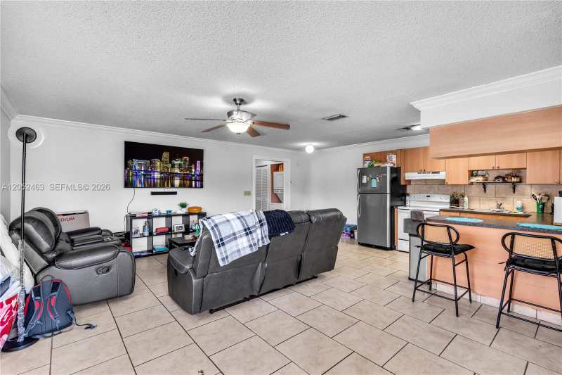 5829 Taylor St, Hollywood FL 33021