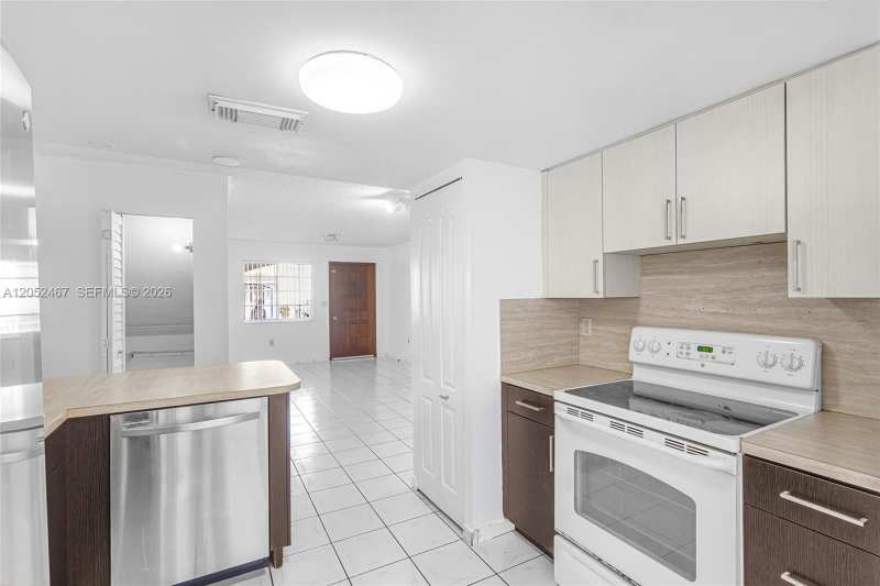 2228 W 74th St # 13, Hialeah FL 33016