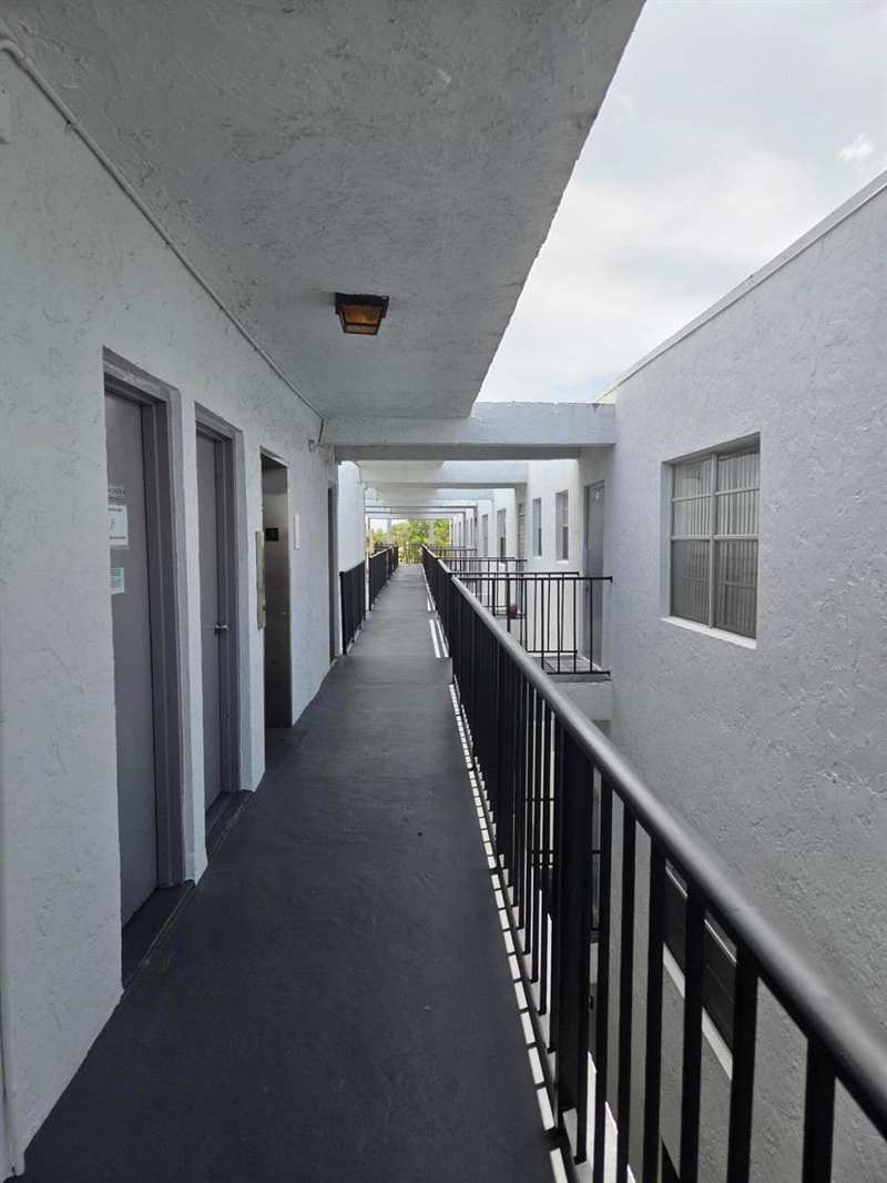 2998 Sunrise Lakes Drive E # 411, Sunrise FL 33322