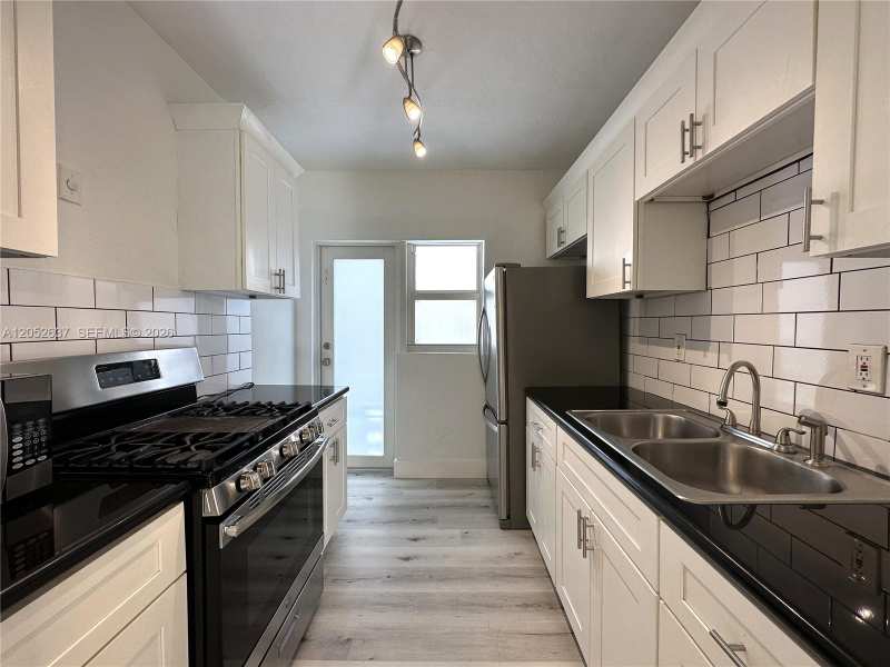 955 Bay Dr # 7, Miami Beach FL 33141