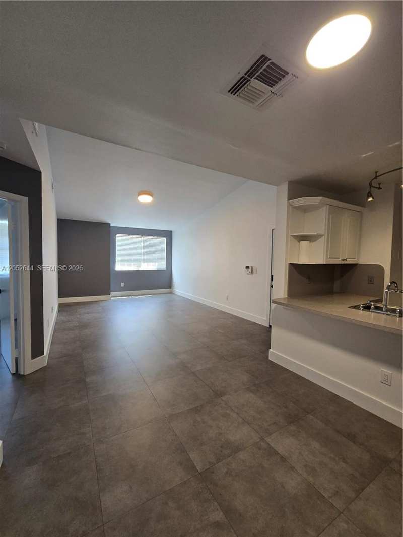 18324 NW 68th Ave # L, Hialeah FL 33015