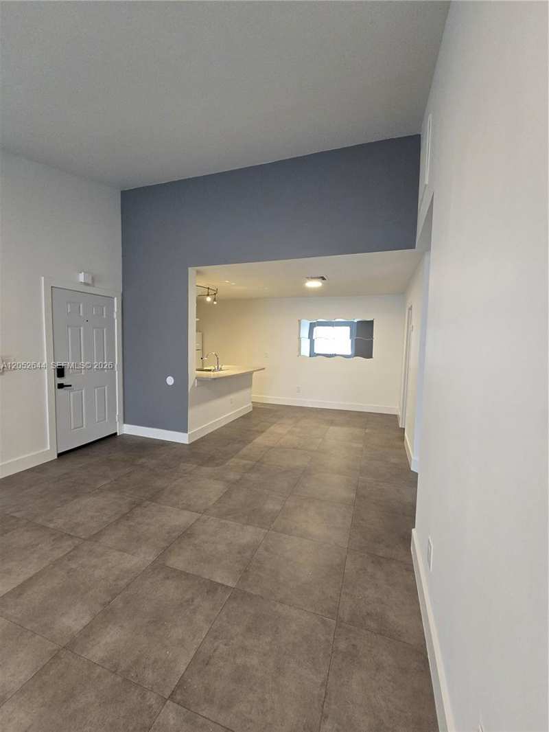 18324 NW 68th Ave # L, Hialeah FL 33015