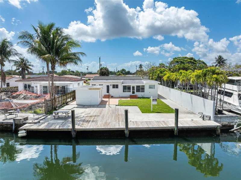 3551 NW 20th St, Miami FL 33142
