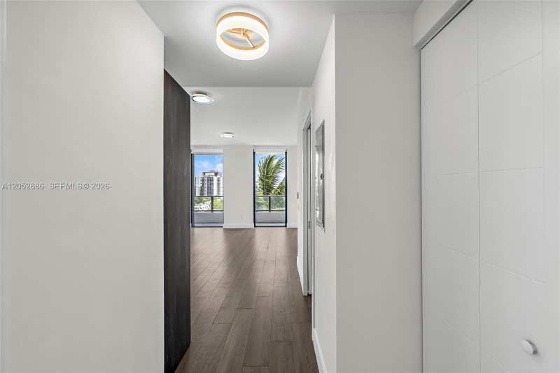 2960 NE 207th St # 811, Aventura FL 33180