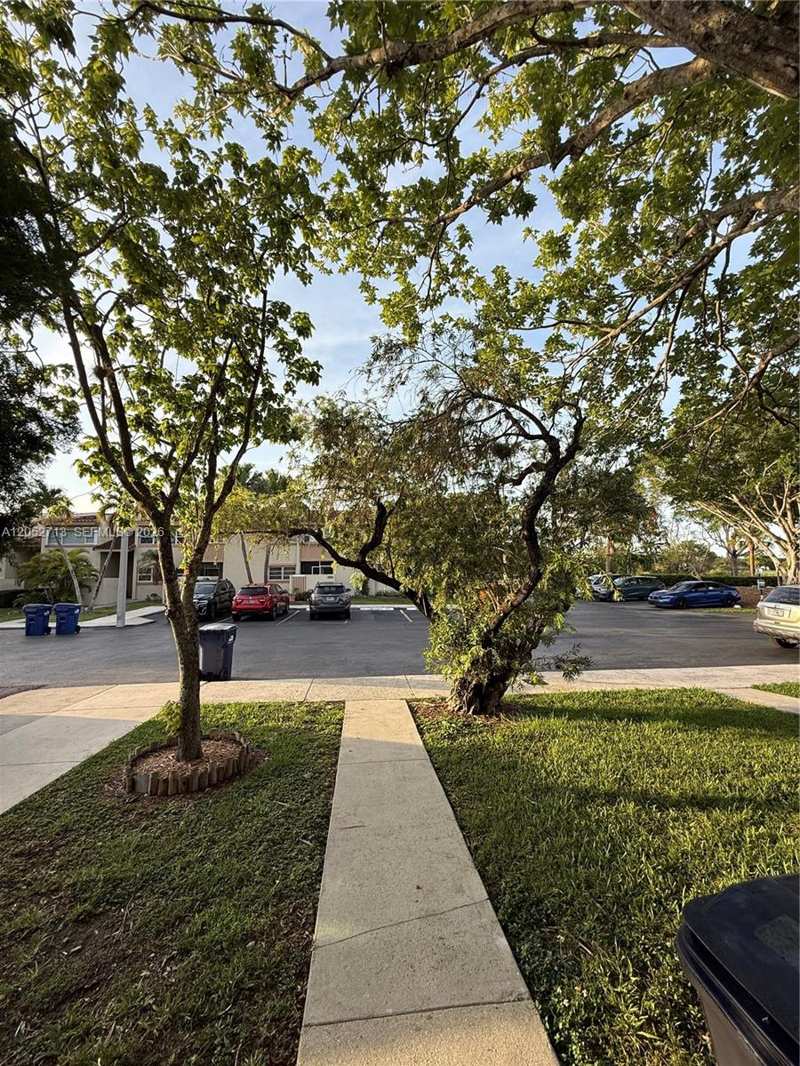 14293 Kendale Lakes Cir # 14293, Miami FL 33183