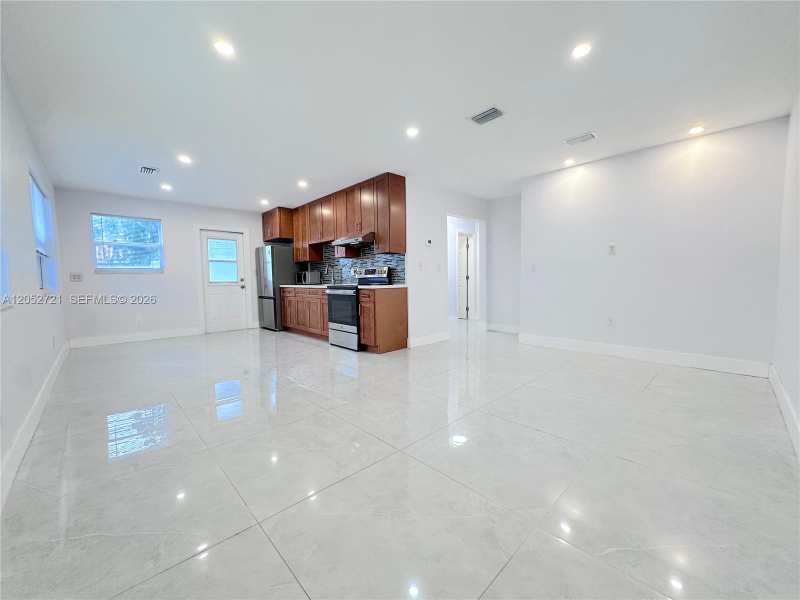 940 NW 32nd Ct, Miami FL 33125