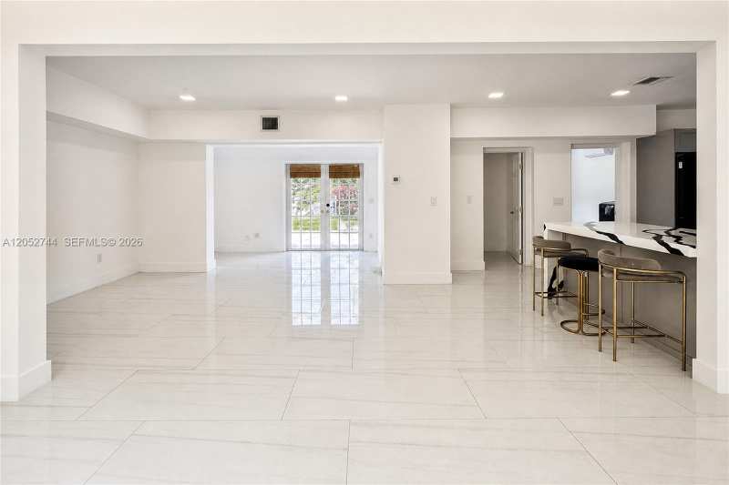 516 La Villa Dr, Miami Springs FL 33166