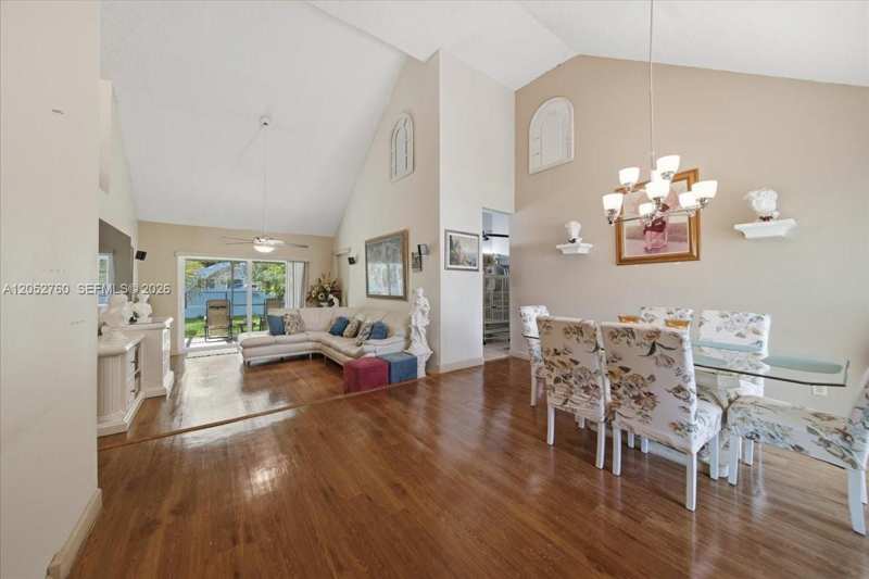 9050 Crescent Dr, Miramar FL 33025