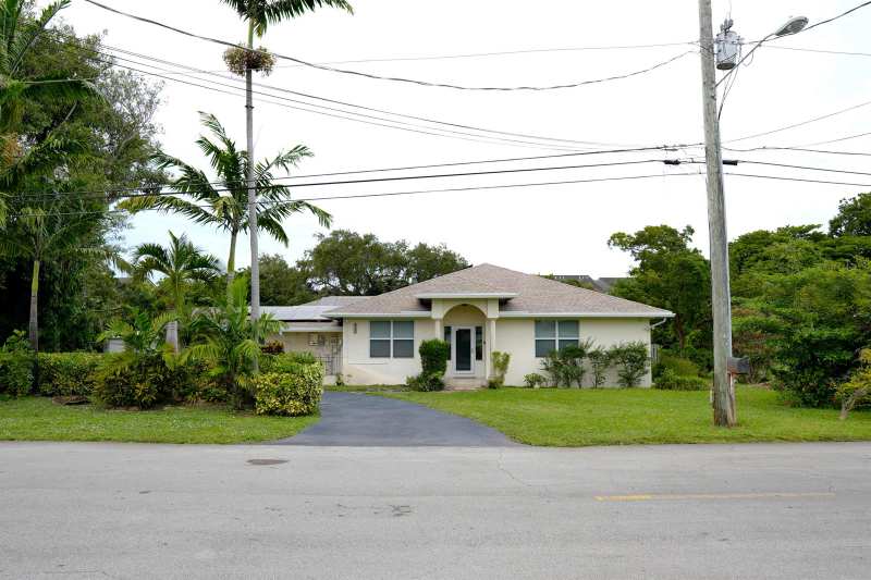 821 SW 13TH Court, Pompano Beach FL 33060
