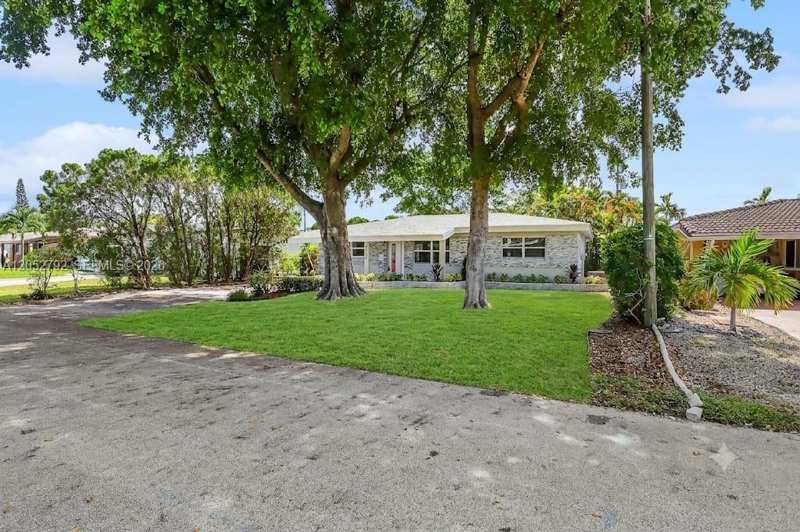 4730 NE 2nd Ave, Oakland Park FL 33334