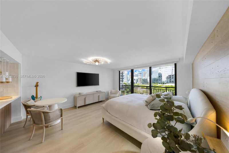 540 Brickell Key Dr # 809, Miami FL 33131