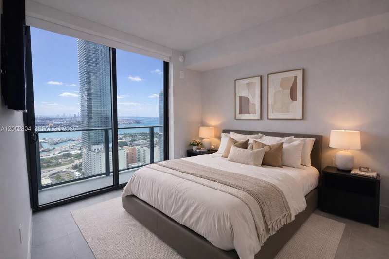121 NE 5th St # 3013, Miami FL 33132