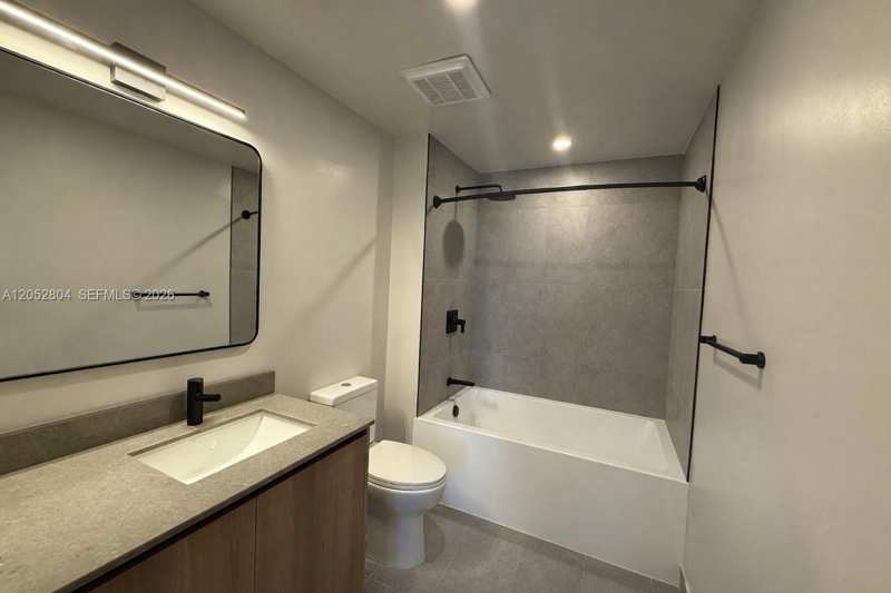 121 NE 5th St # 3013, Miami FL 33132