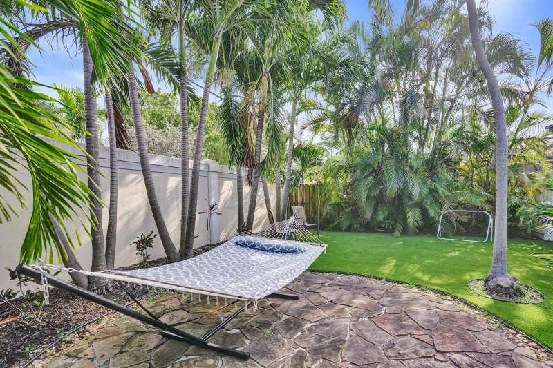 10 Minnetonka Road, Sea Ranch Lakes FL 33308
