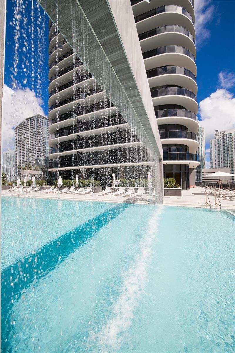 55 SW 9th St # 3207, Miami FL 33130