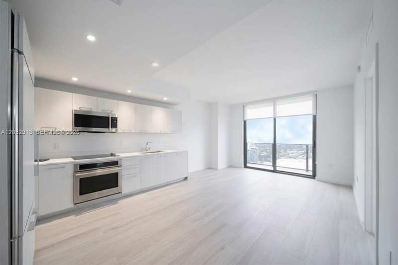 55 SW 9th St # 3207, Miami FL 33130