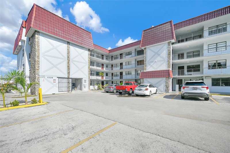 1335 W 68th St # 204, Hialeah FL 33014
