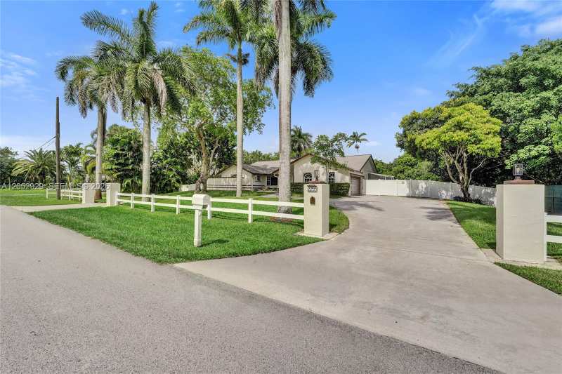2255 SW 145th Ave, Davie FL 33325