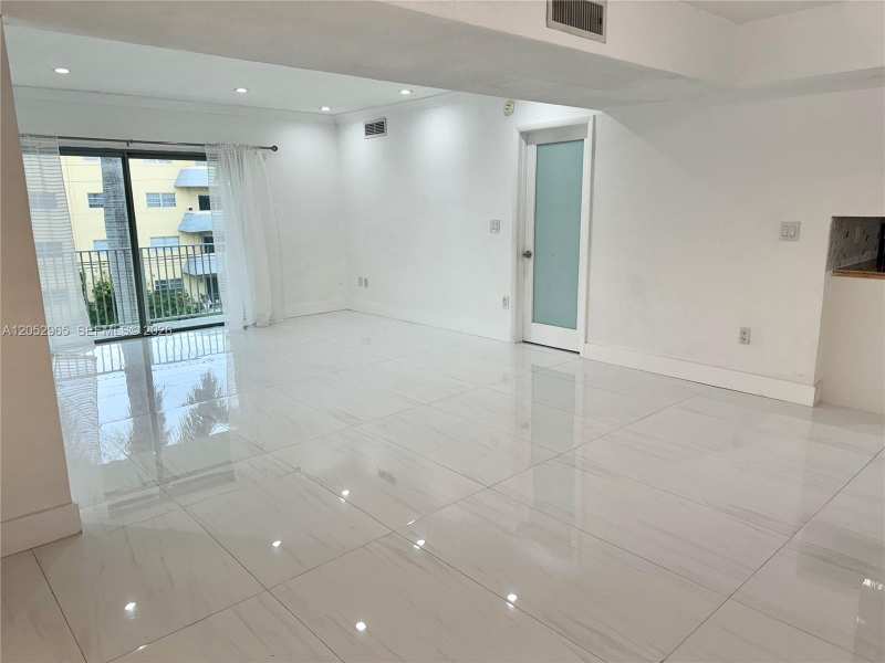 7401 SW 82nd St # 303S, Miami FL 33143