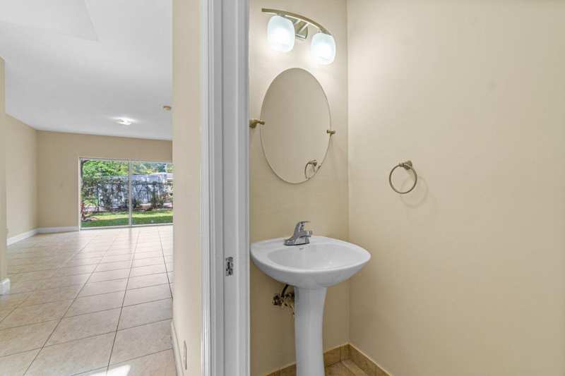 809 TALIA Circle E # 809, FL 33461