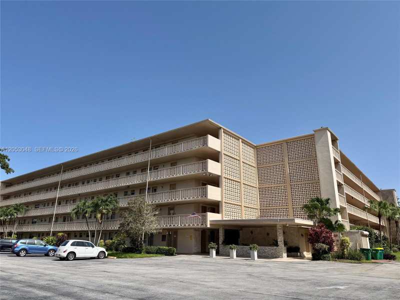 4700 Washington St # 502, Hollywood FL 33021