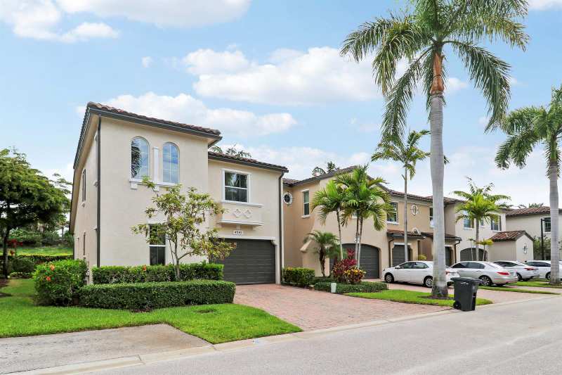 4541 Mediterranean Circle, Palm Beach Gardens FL 33418