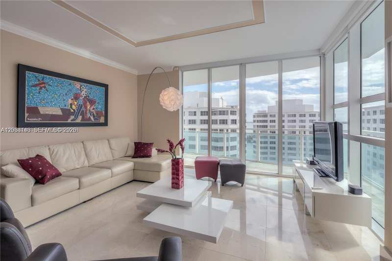 950 Brickell Bay Dr # 1711, Miami FL 33131