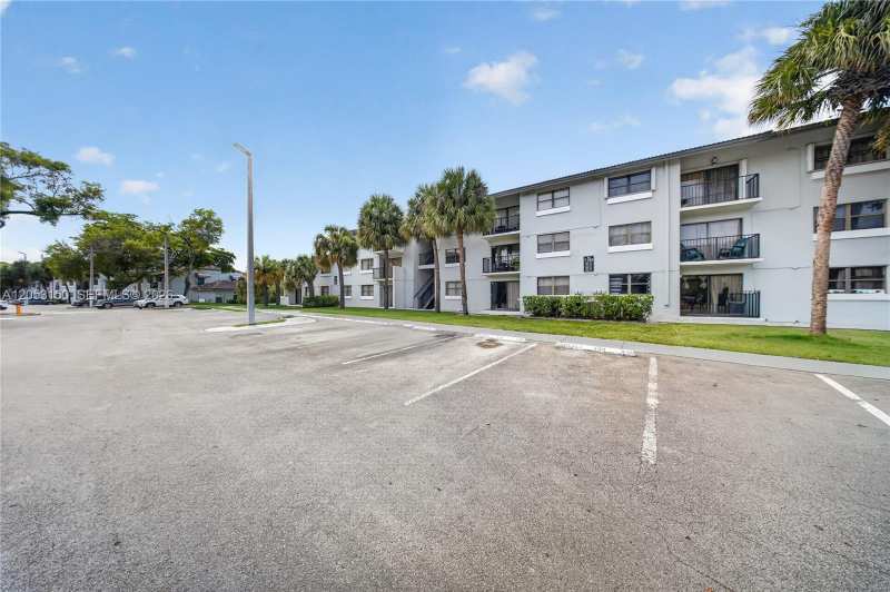 7195 NW 179th St # 109, Hialeah FL 33015