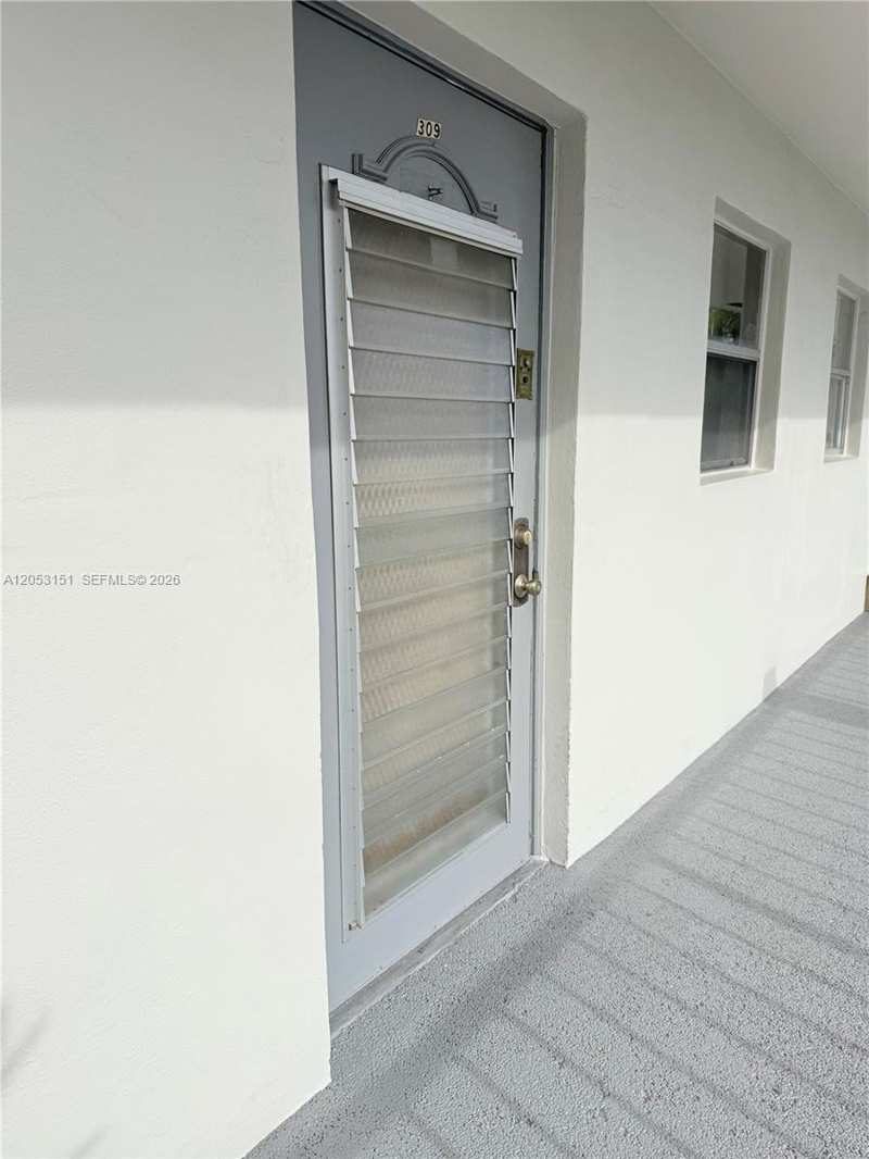8590 Sunrise Lakes Blvd # 309, Sunrise FL 33322