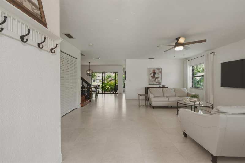 9014 Vineyard Lake Drive, Plantation FL 33324