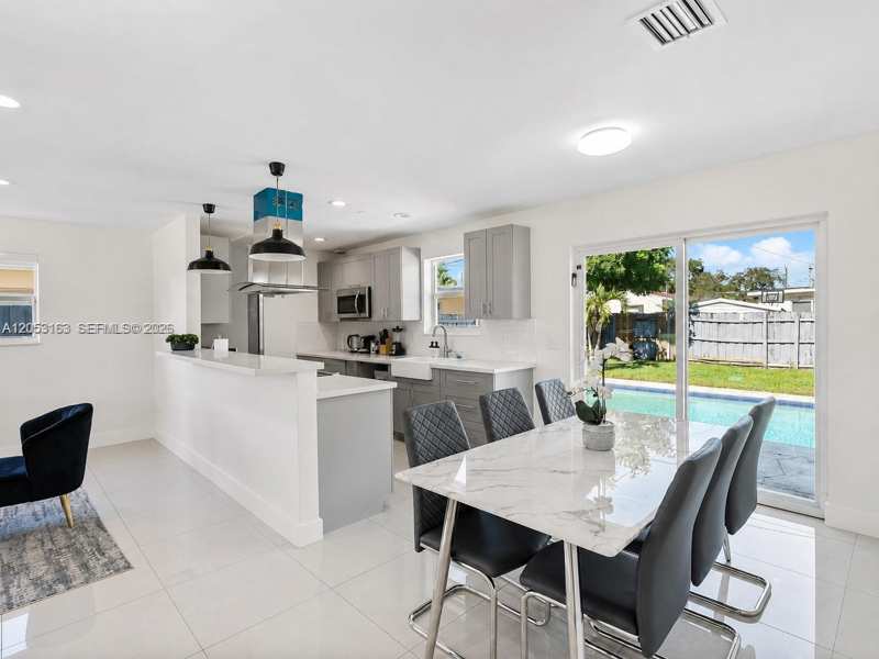 6441 Meade St, Hollywood FL 33024