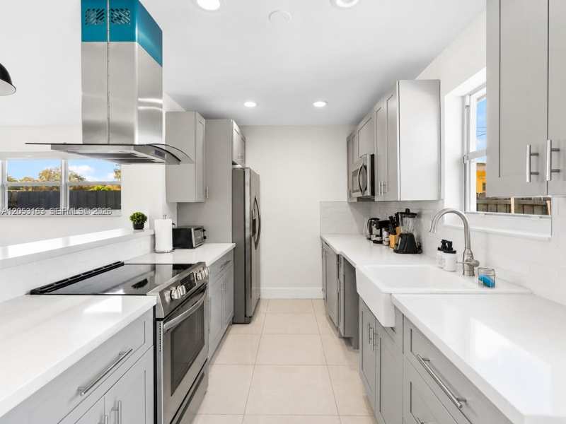 6441 Meade St, Hollywood FL 33024