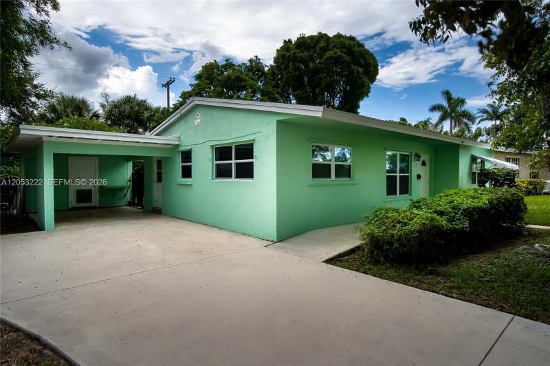 1427 Crest Dr, Lake Worth FL 33461