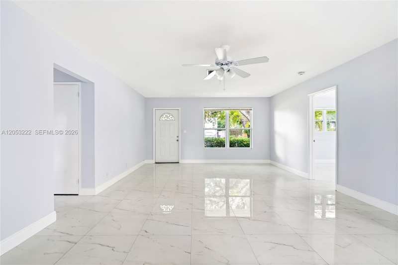1427 Crest Dr, Lake Worth FL 33461