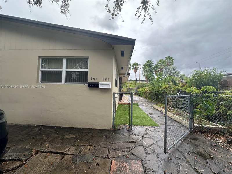 280 NW 39th St, Miami FL 33127
