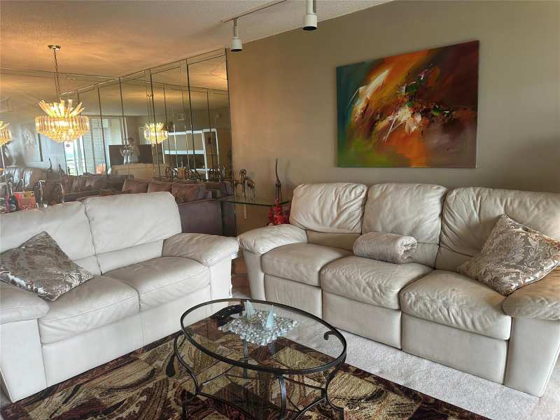 605 Oaks Drive # 1009, Pompano Beach FL 33069