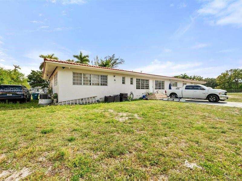 1895 NW 175th St, Miami Gardens FL 33056