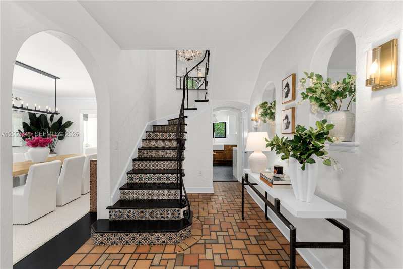 4430 Alton Rd, Miami Beach FL 33140