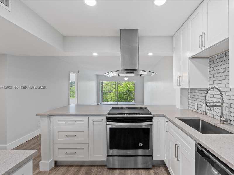 3150 N Palm Aire Dr # 406, Pompano Beach FL 33069