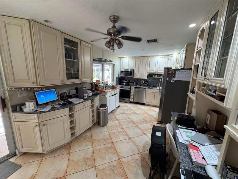 1941 NW 33rd St, Oakland Park FL 33309