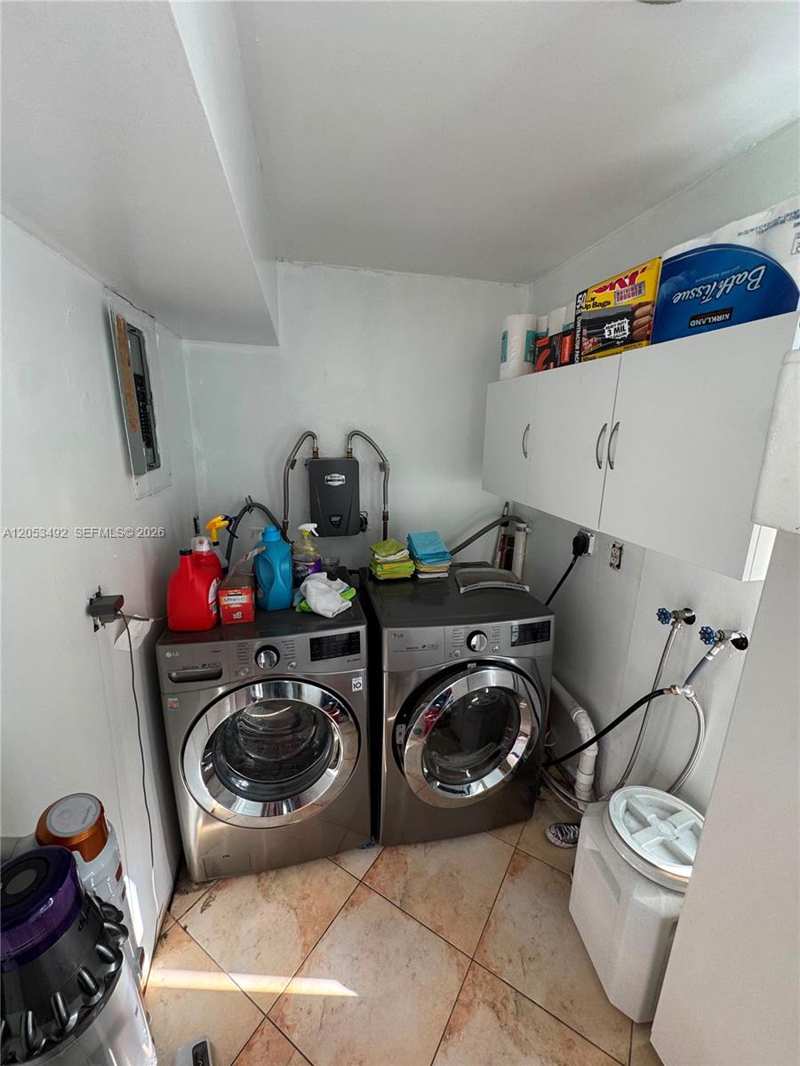 1941 NW 33rd St, Oakland Park FL 33309