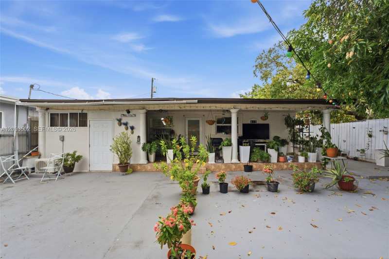 419 SE 3rd St, Hialeah FL 33010