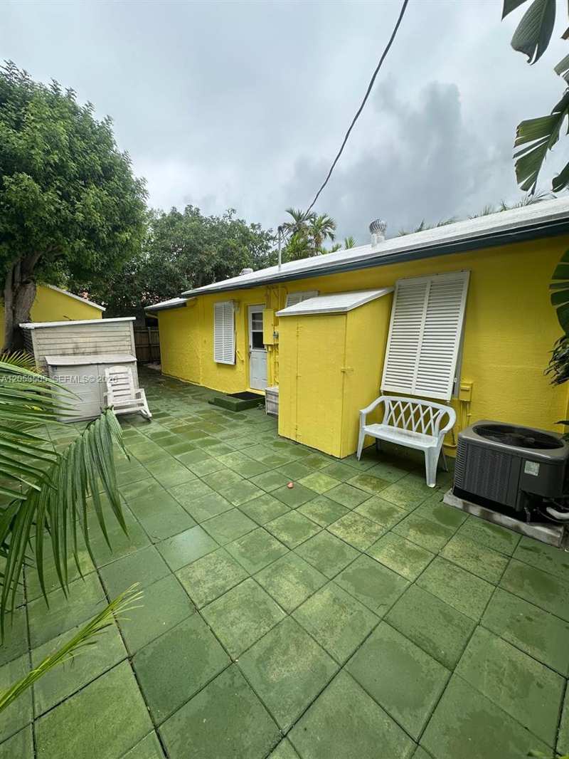 2 Kenmore Ln, Boynton Beach FL 33435